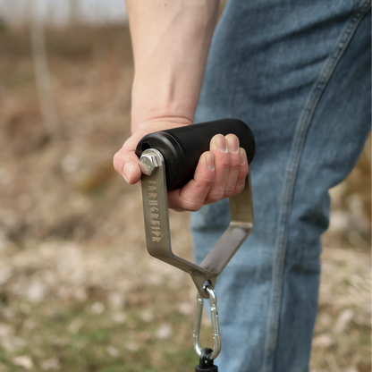 Athlete training outdoors with the Járngreipr 50mm rolling fat handle